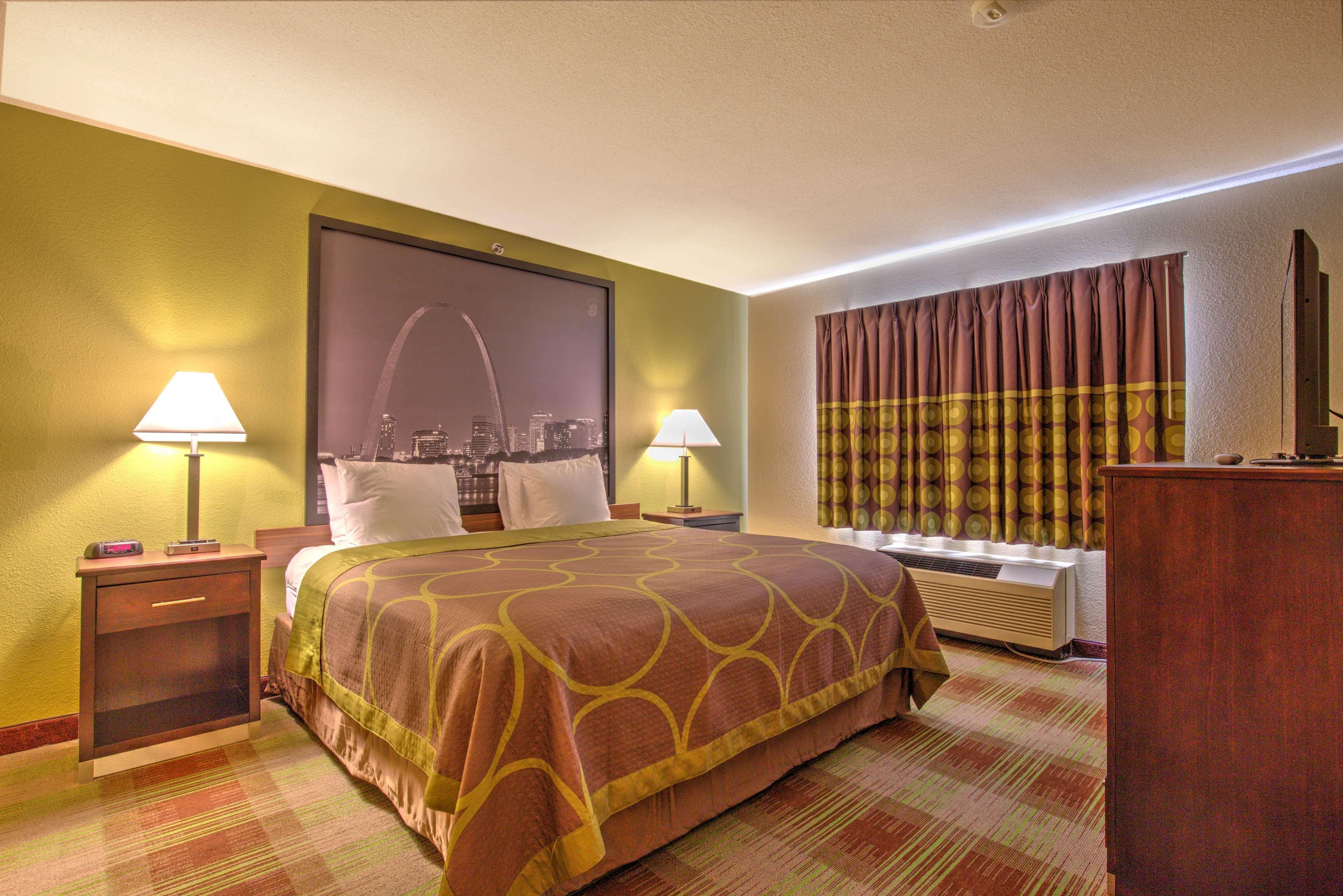 Super 8 By Wyndham 2* Waterloo