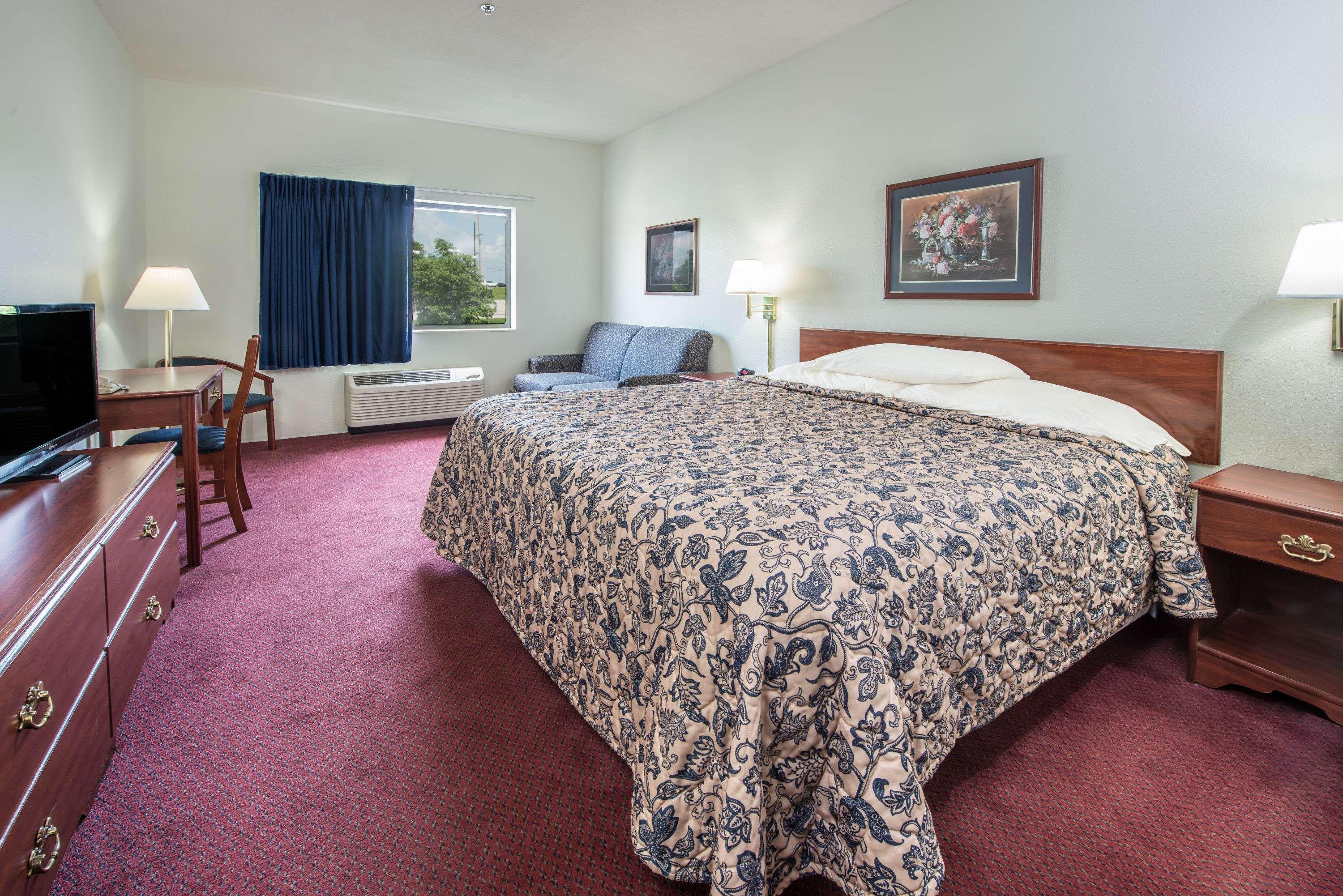 Super 8 By Wyndham 2* Waterloo