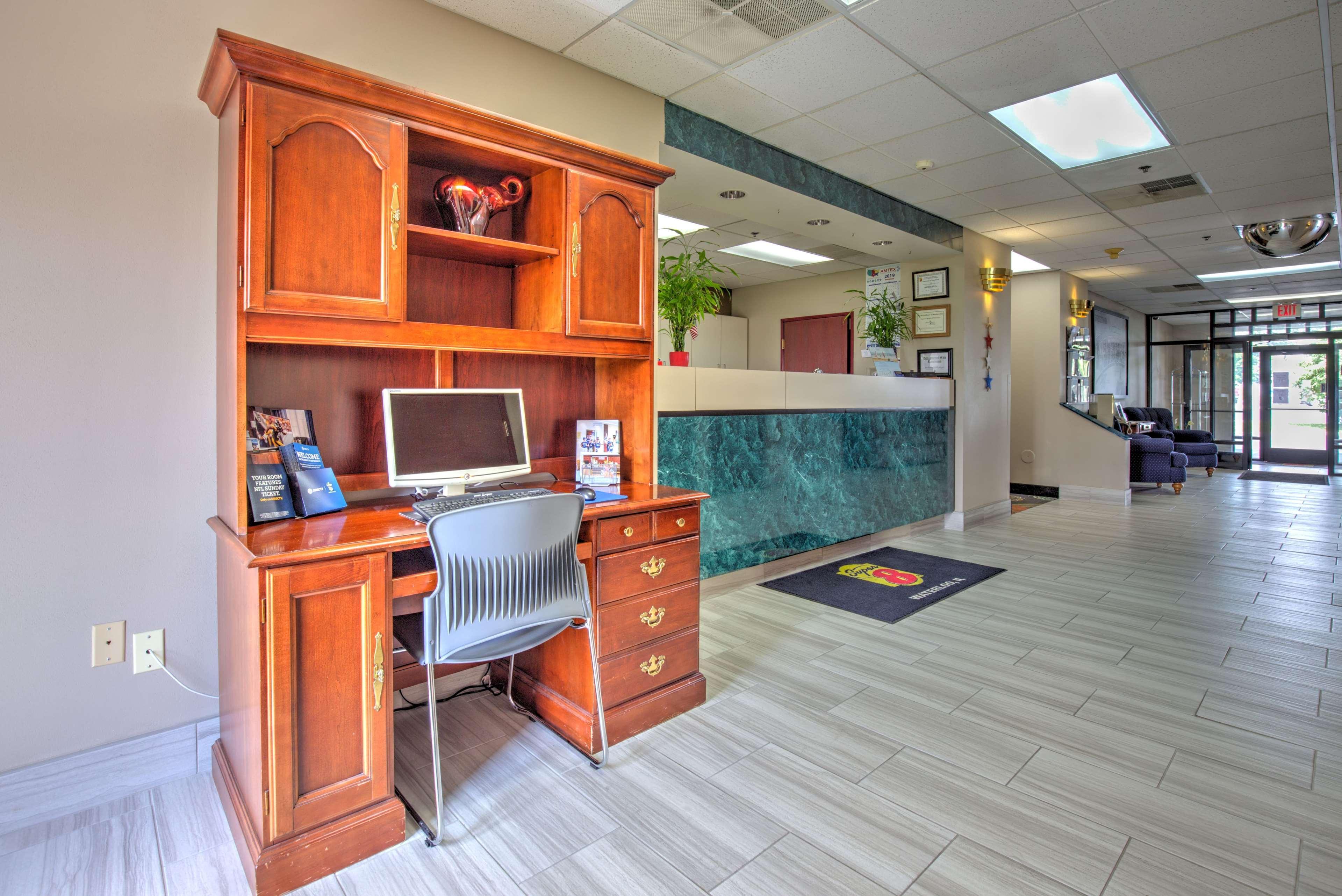 Hotel Super 8 By Wyndham Waterloo