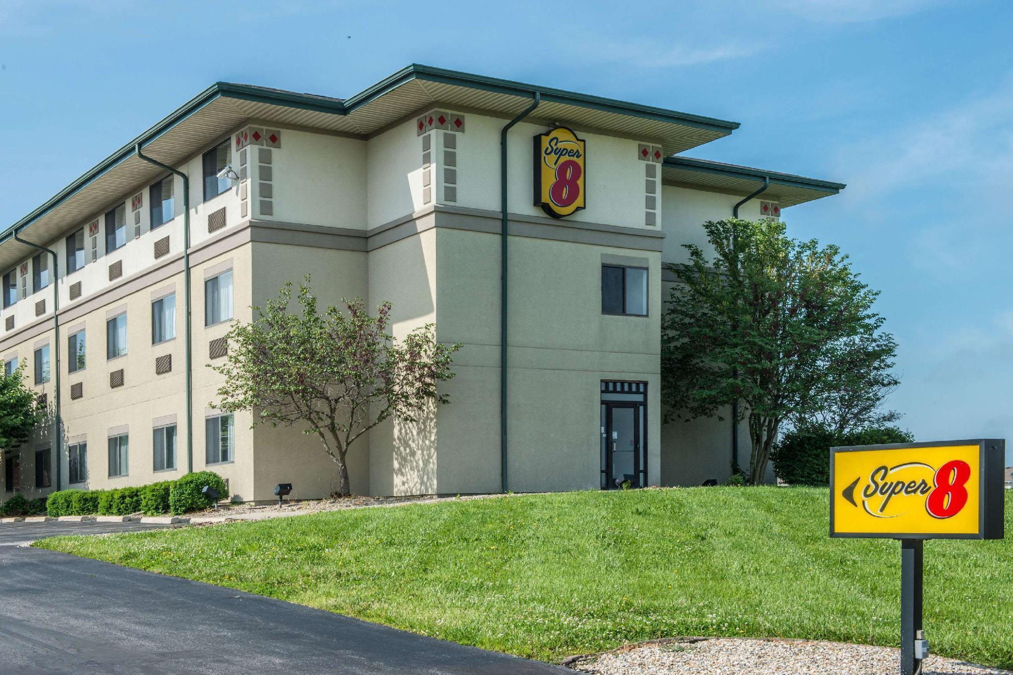 Super 8 By Wyndham Waterloo