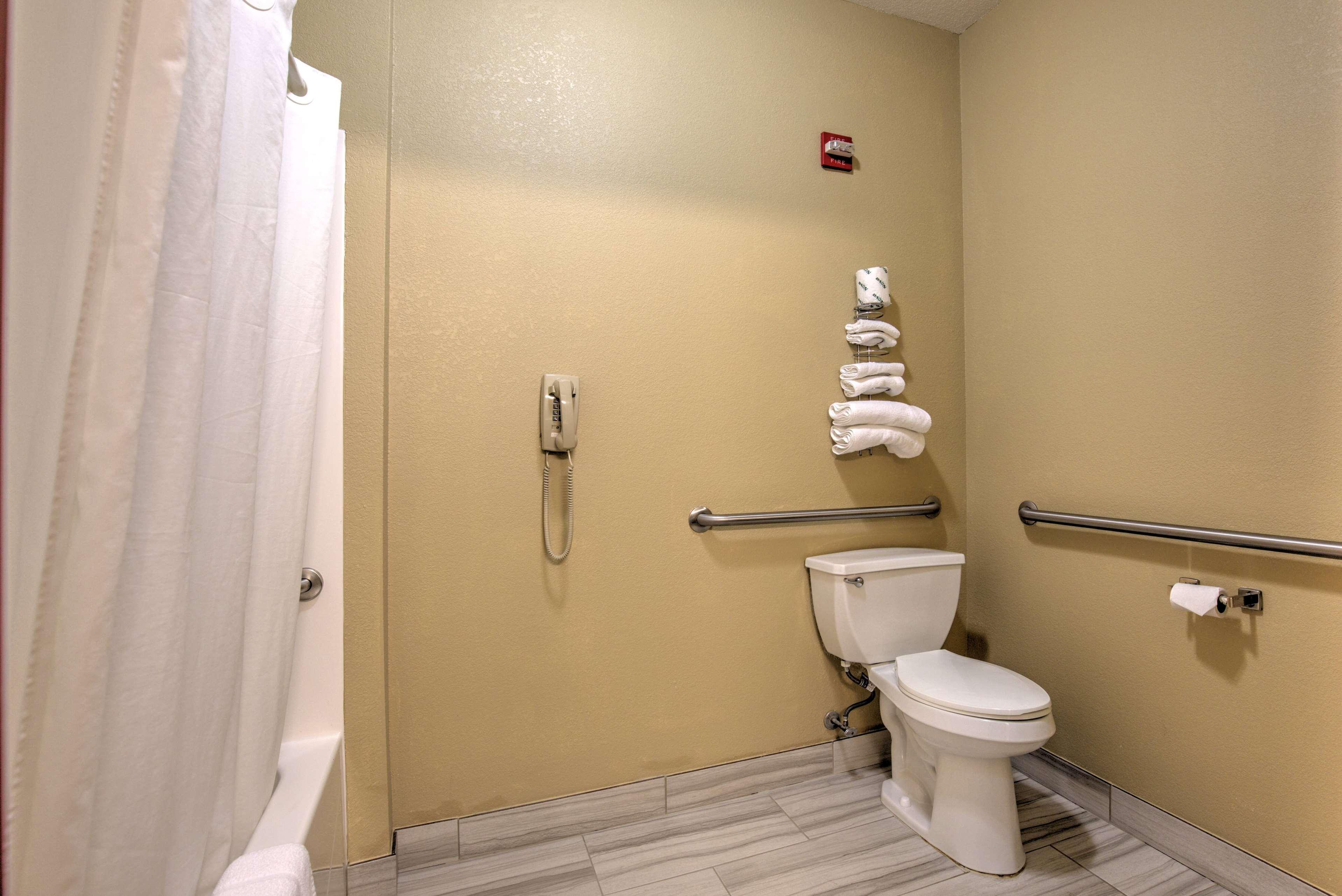 Super 8 By Wyndham Hotel 2*