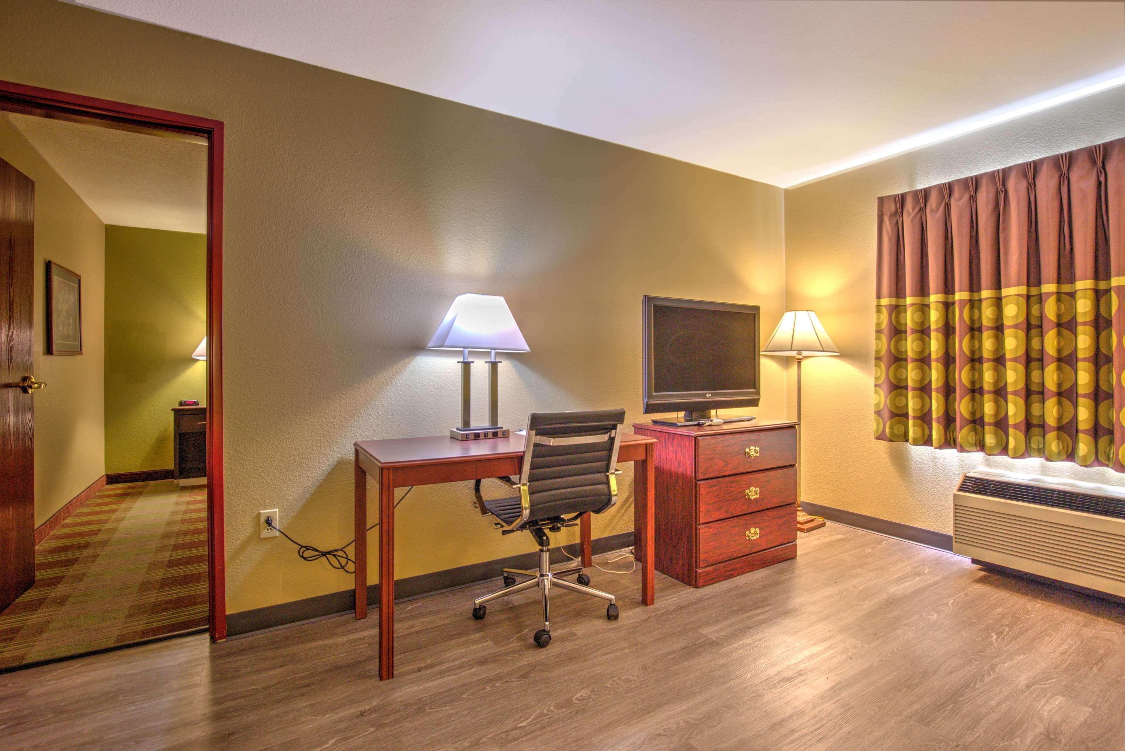 Super 8 By Wyndham Hotel 2*