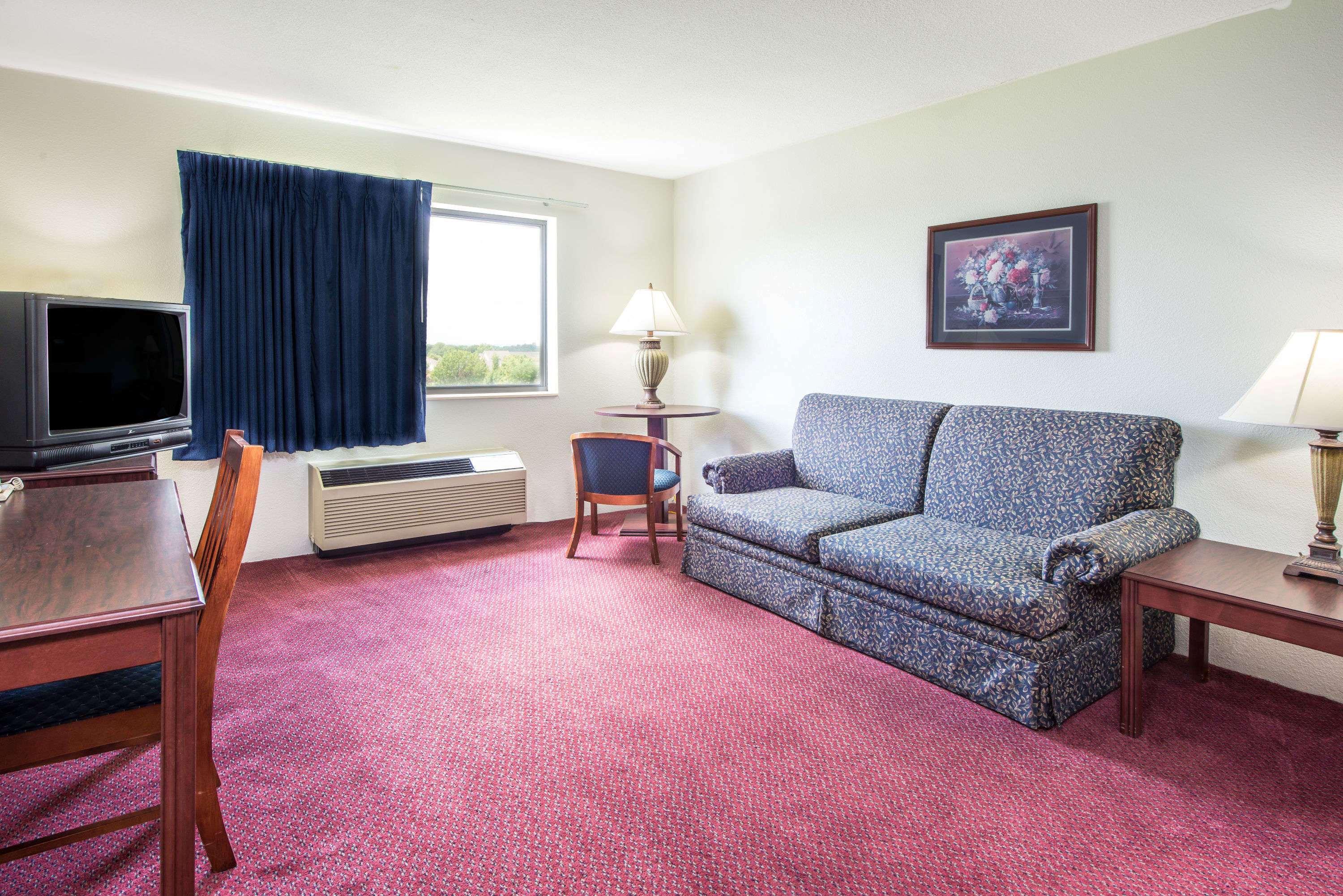 Super 8 By Wyndham Hotel