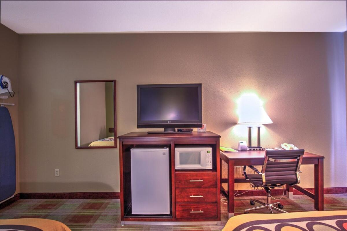 Super 8 By Wyndham Hotel