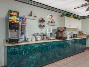 Super 8 By Wyndham Hotel 2*