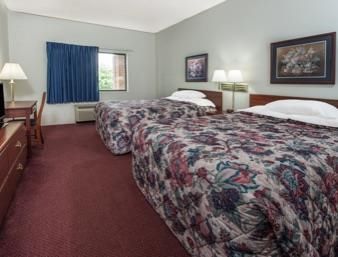 Super 8 By Wyndham Waterloo