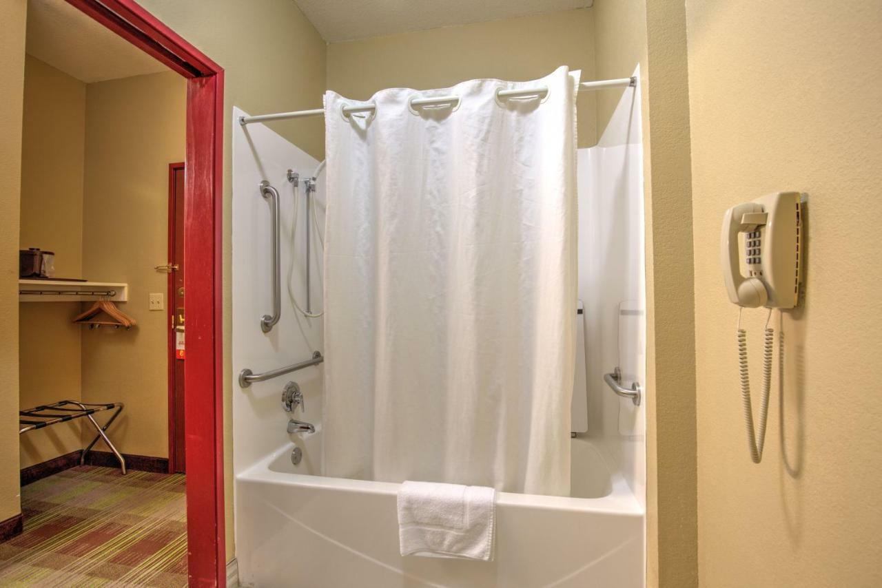 Super 8 By Wyndham Hotel 2*