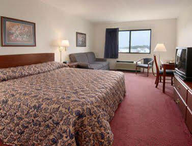 Super 8 By Wyndham 2* Waterloo